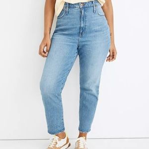 Madewell Classic Straight Jeans in Nearwood Wash